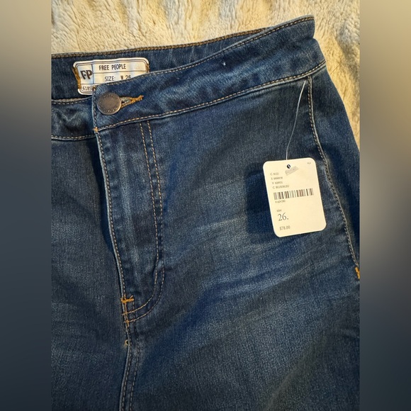 New With Tags Free People Just Float On Flare Jeans Size 26 SOLD OUT - Picture 4 of 6